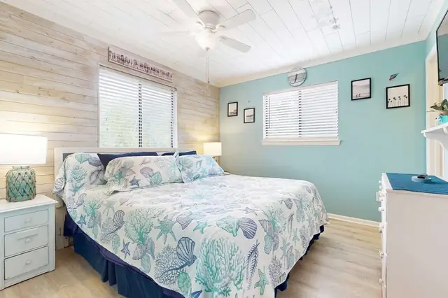 Bedroom at Fiddler’s Cove 6J